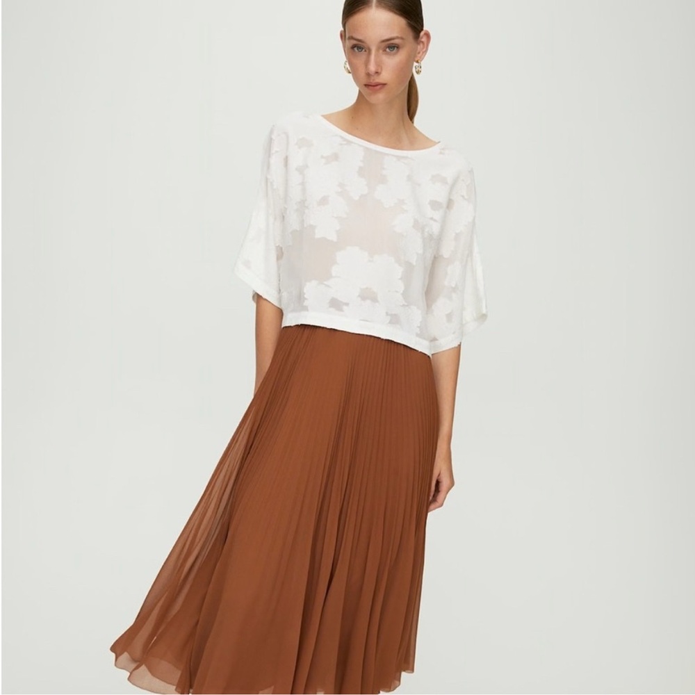 WILFRED Aritzia Blayze Floral
Cropped Dolman Sleeve Top size L